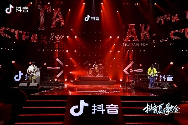 抖音上怎么那么多交友的？